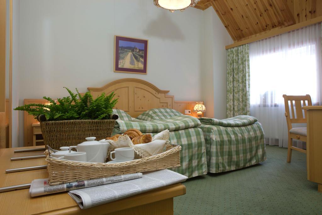 Landhaus Hotel Brovary Bagian luar foto