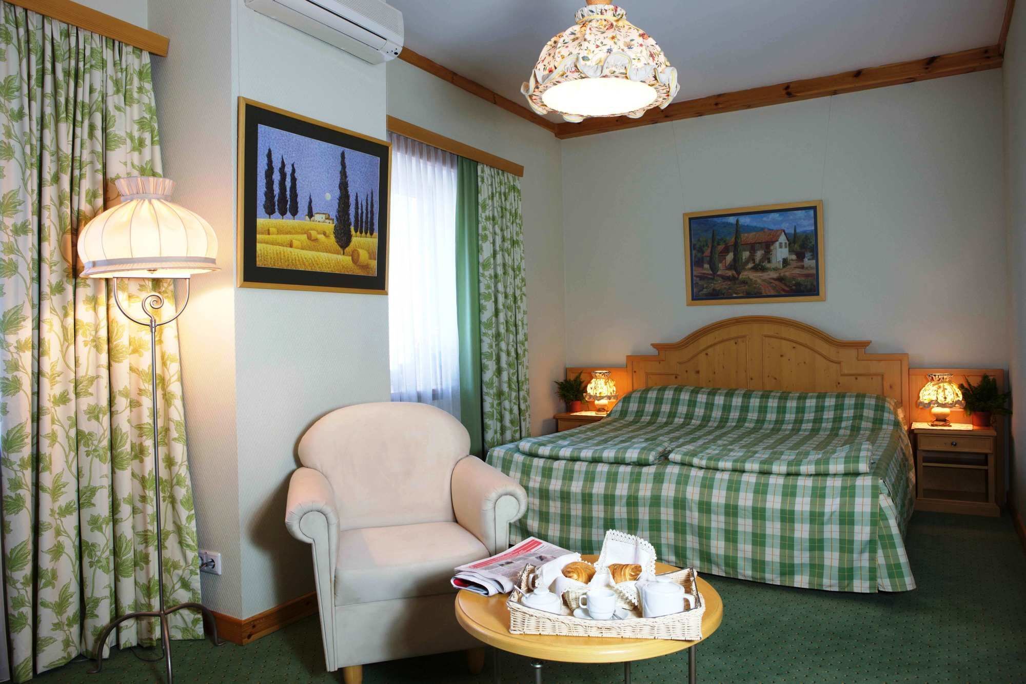 Landhaus Hotel Brovary Bagian luar foto